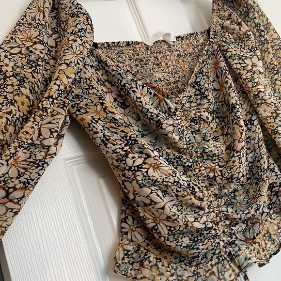 Astr Floral balloon sleeve top love song top - Picture 5 of 9